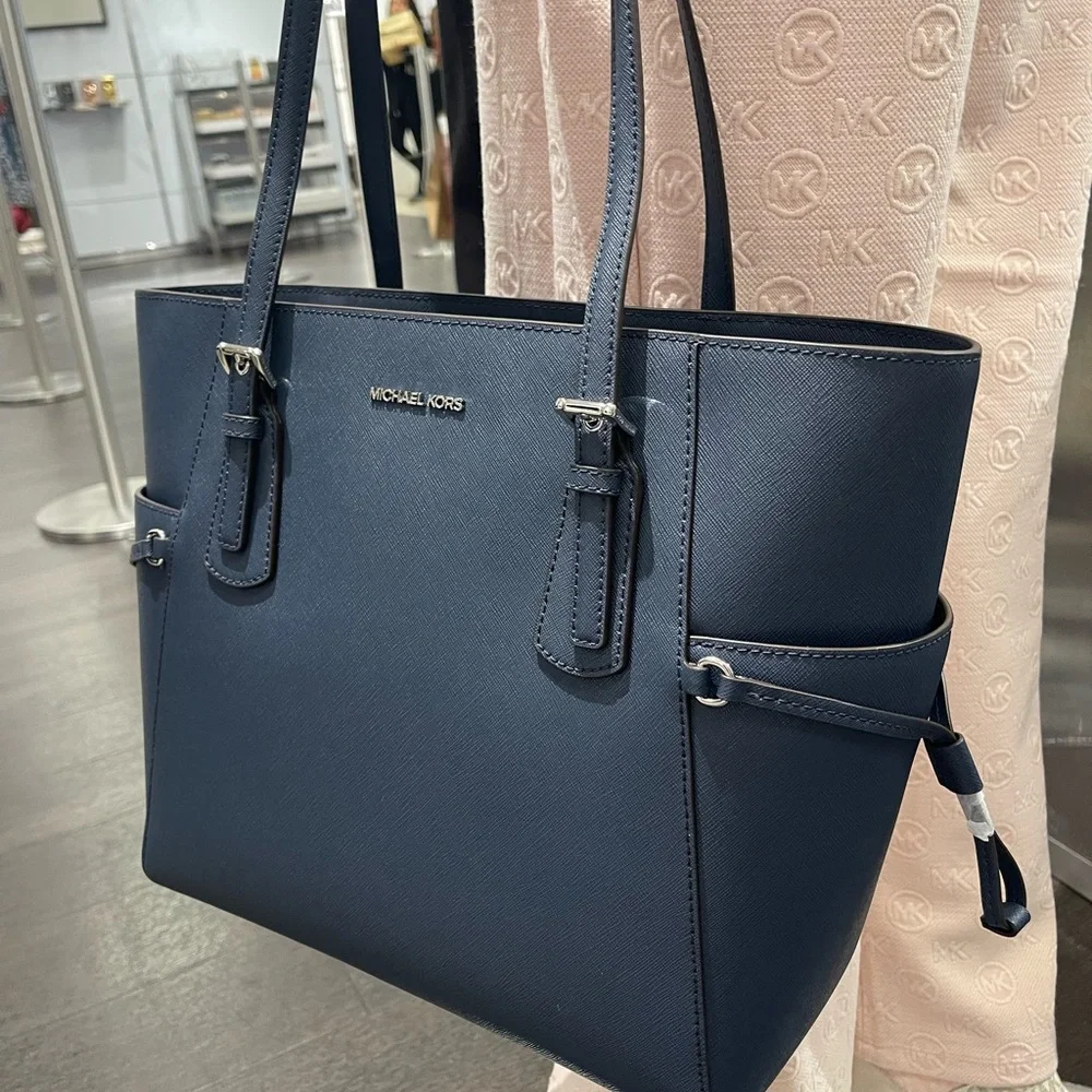 MICHAEL KORS Voyager Large Saffiano Leather EW Tote Shoulder Bag Navy NWT